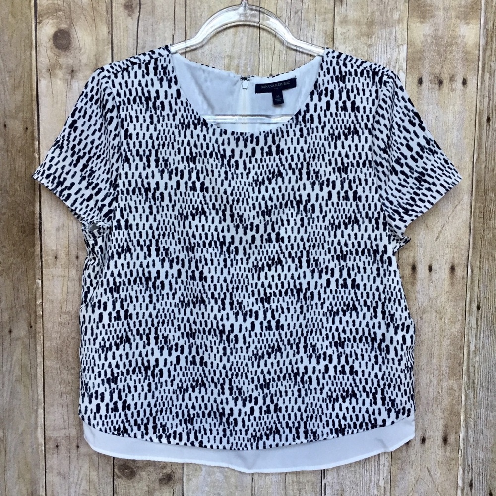 Banana Republic Black & White Geo Dot Short Sleeve Blouse Shirt Top